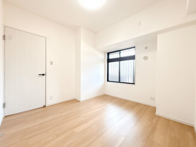 北東洋室の別角度になります♪