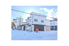 松川町住居付店舗の外観