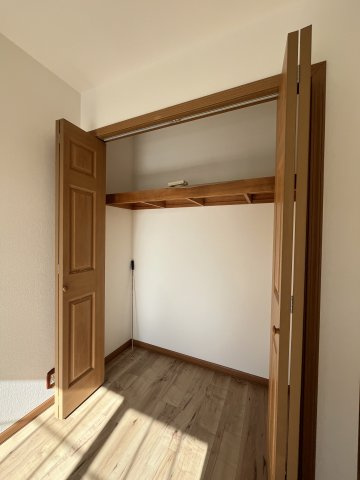 2階、5.2帖洋室、クローゼット収納開放