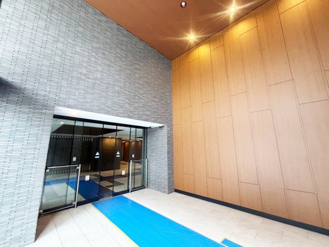 天井が高いおしゃれな玄関ロビー♪