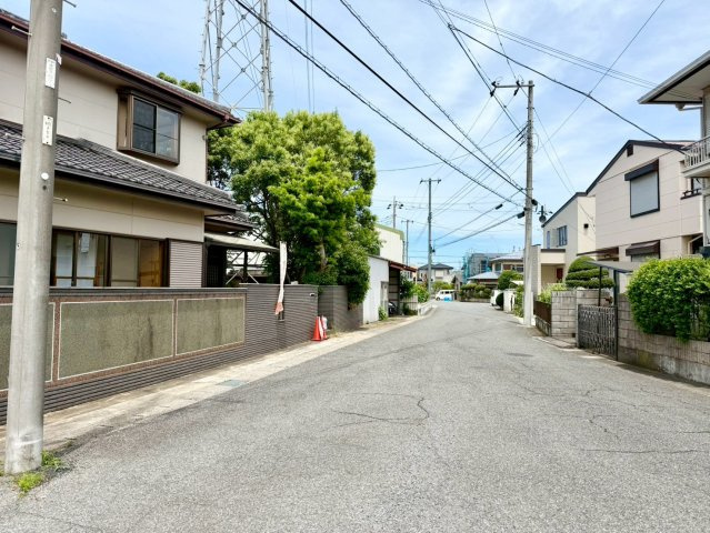 前面道路含む現地写真です