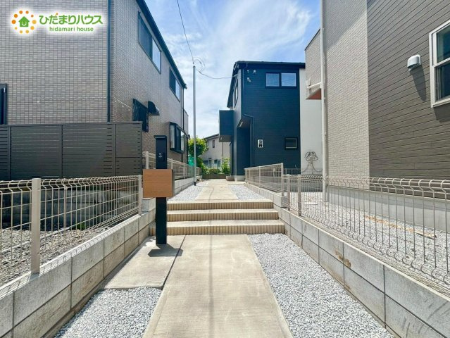 敷地が奥まっているため、子供の飛び出し事故が少なく安全性が高いお家です(*´▽｀*)