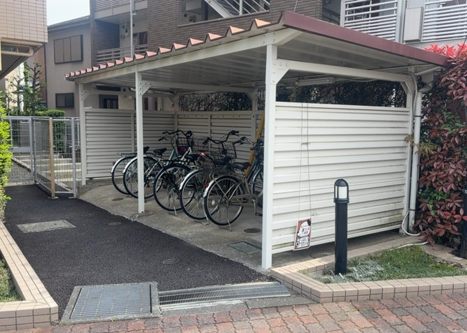 マンションの駐輪場は、事前に空きがあるか確認を取ると安心です。せっかく入居したのに駐輪スペースがない！なんてことになったら大変ですよね。そこで、内見時や購入前にはまず事前に確認しておくと良いでしょう。