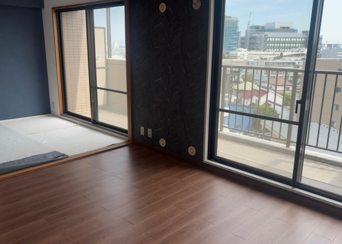 リビングの間取りの種類は大きくわけてリビングとダイニングが別になっているタイプ、リビングダイニング一体型です。どちらも一長一短ですので、家を選ぶ時はその両面をチェックして決めるようにしましょう。