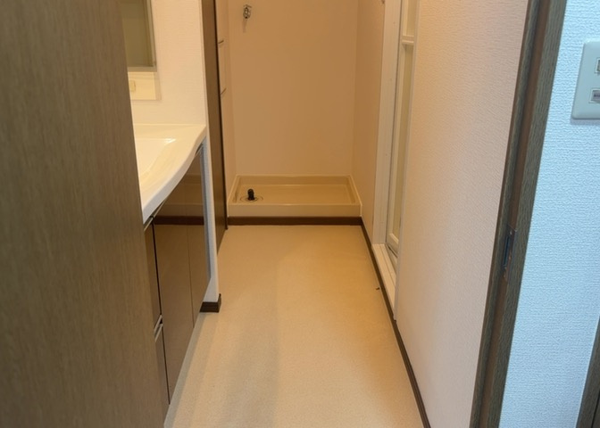 洗面脱衣所は「体を綺麗に整える場所」という目的と役割を持っています。そして便利で使い勝手のいい「体を綺麗に整える場所」にするためには、配置や動線、照明や収納計画をしっかりと検討しておく必要があります。