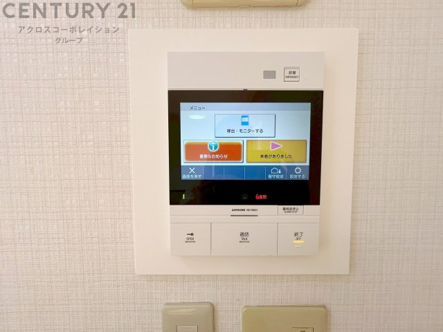 訪問者が来たときにテレビ画面で確認できるため、安心してドアを開けられます。録画機能があるものもあり、留守中に来訪者を記録しておくことができます。利便性が高く、セキュリティ面でも安心です。