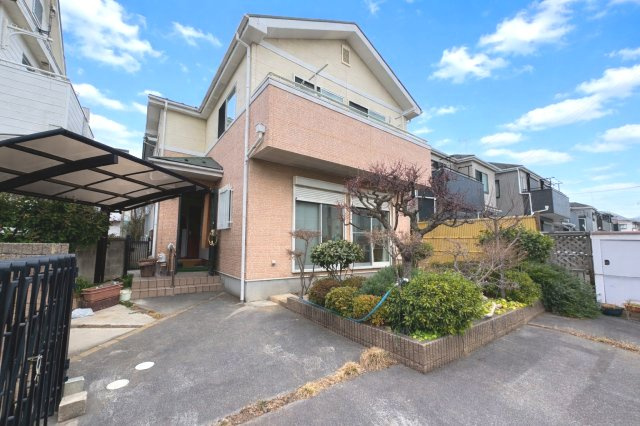 南西道路に面し陽当り良好！全居室6帖以上のゆとりある4LDK・全居室に収納有・全室2面採光！キッチン・洗面・浴室がワンフロアにまとまり、家事動線がスムーズ！武里小学校まで徒歩約9分(700ｍ)！