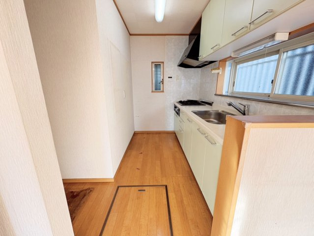 調理道具や調味料もすっきりしまえる、収納力のあるキッチン