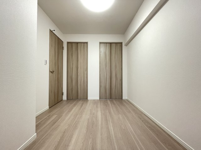 リビングから離れたお部屋は、静かに仕事をするのにもピッタリな空間です。　