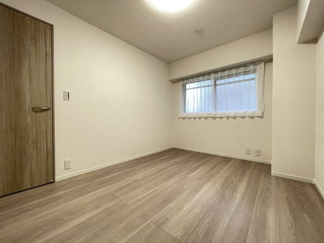 優しい光が降り注ぐ寝室。　