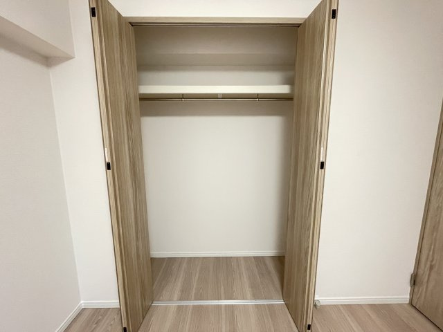 大容量のクローゼットは、衣装持ちの方でも安心。　