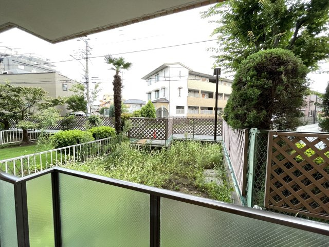 専用庭付きのお部屋で、ガーデニングも楽しめます。　