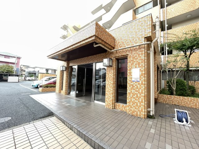 マンションの顔でもある、高級感漂うエントランス。　