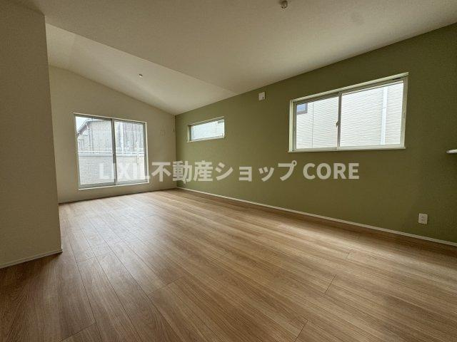 家族と過ごす時間を大切にしたい方にぴったりの明るくゆとりある住空間です。　
