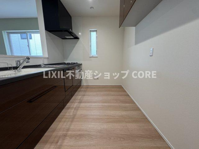 食器洗乾燥機付きで家族の食器もピカピカ。忙しい奥様には欠かせないアイテムのひとつ！！　