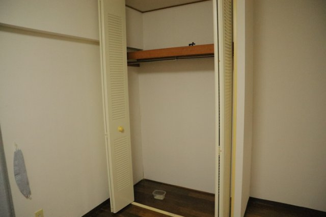 デザイン性を重視しすぎて収納が少なかった！なんてことにならないため、事前に現地で収納の数を確認しておくことをお勧めします。クローゼット以外にも床下収納や屋根裏収納、パントリーなどもチェックしましょう。