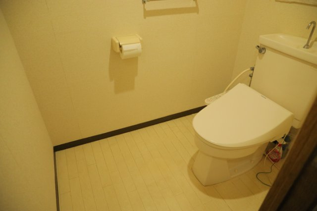 トイレは大きさや形、機能、抗菌性などが異なる多種多彩なタイプが各メーカーから出ています。それぞれに良さがあるため、事前にどういったタイプのトイレがいいのかをご家庭内で決めて、内見に行くといいでしょう。