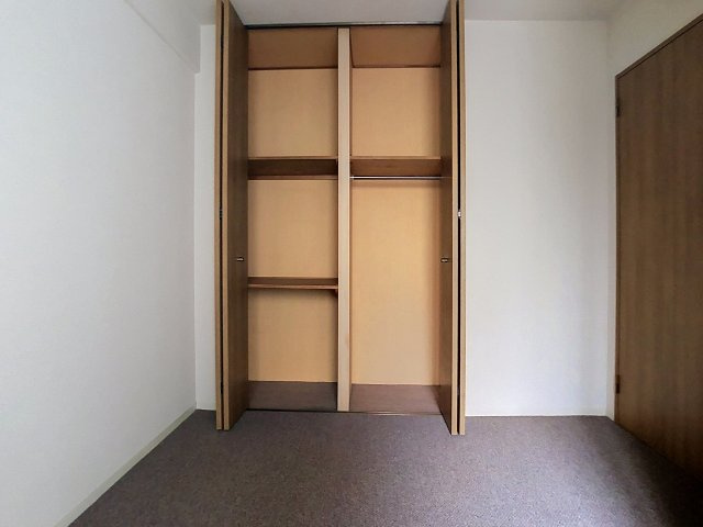5帖洋室の収納です