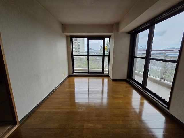 明るい洋室です