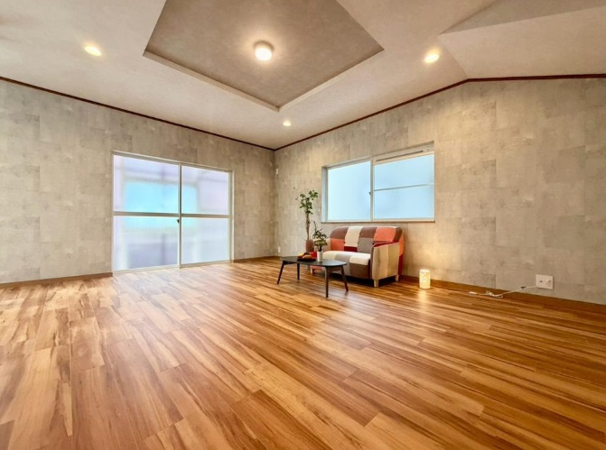2026年6月リフォーム済。リフォーム内容（システムキッチン新調、ユニットバス新調、洗面台新調、トイレ新調、モニターホン新調、クロス全張替、フロアタイル・CF張替、畳表替、洗い工事など）