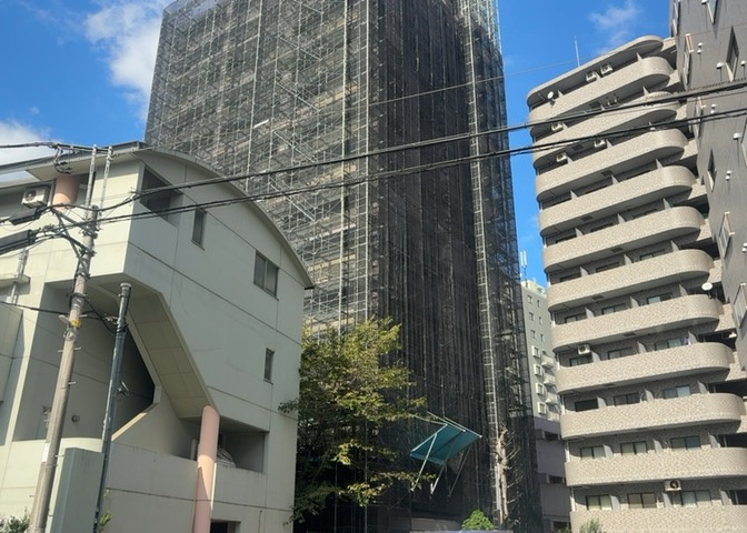 眺望の良さを楽しめるダイニングキッチンで家族団らんの時間を過ごしてはいかがでしょうか。バルコニーから見える景色を家族で眺める時間は、時間が経つのを忘れてしまいそうですね。是非、現地を見に行きましょう！