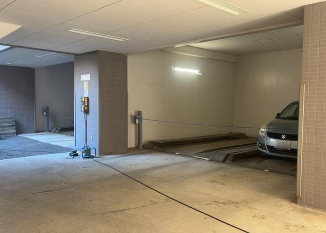 駐車場と明記されていても、最小スペースでつくられた駐車場だと大型車は駐車できなかったり、出入りしにくくなったりする可能性があります。お車のサイズと購入したい物件の駐車場のサイズを現地で確認しましょう。