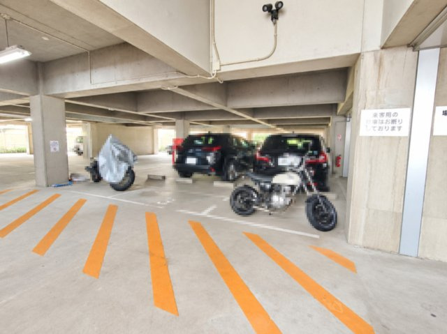 【バイク置場】