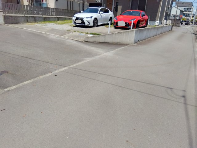 南側が通路になっています。陽当たり、風通し良好です。