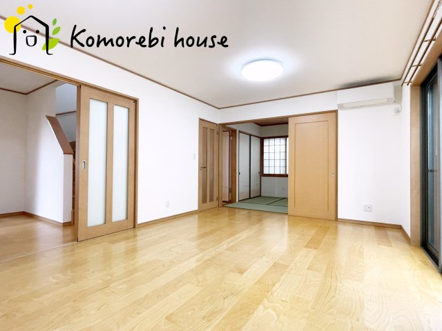 ゆったり過ごせる居間です