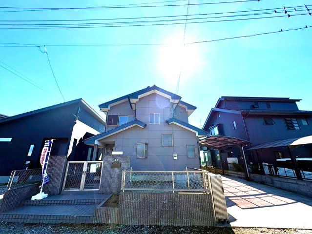 ■土地面積60坪・カースペース3台可　■新規内外装リフォーム　■LDK約16帖・対面式キッチン　■増林小学校まで徒歩30分(約2400ｍ)・越谷東中学校まで徒歩27分(約2100ｍ)