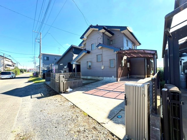 ■土地面積60坪・カースペース3台可　■新規内外装リフォーム　■LDK約16帖・対面式キッチン　■増林小学校まで徒歩30分(約2400ｍ)・越谷東中学校まで徒歩27分(約2100ｍ)