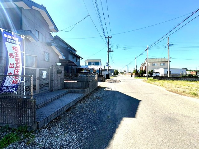 ■土地面積60坪・カースペース3台可　■新規内外装リフォーム　■LDK約16帖・対面式キッチン　■増林小学校まで徒歩30分(約2400ｍ)・越谷東中学校まで徒歩27分(約2100ｍ)
