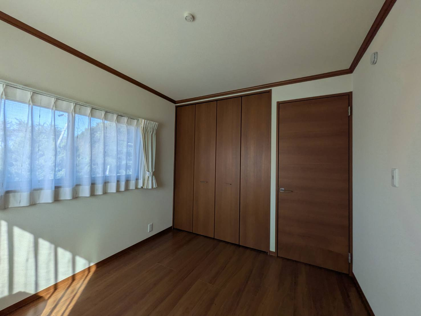 使い勝手のいい洋室です