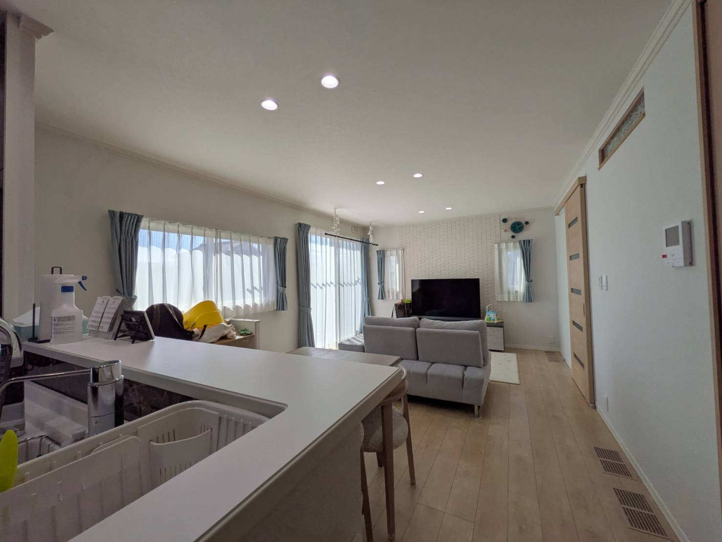 ゆったり過ごせる居間です