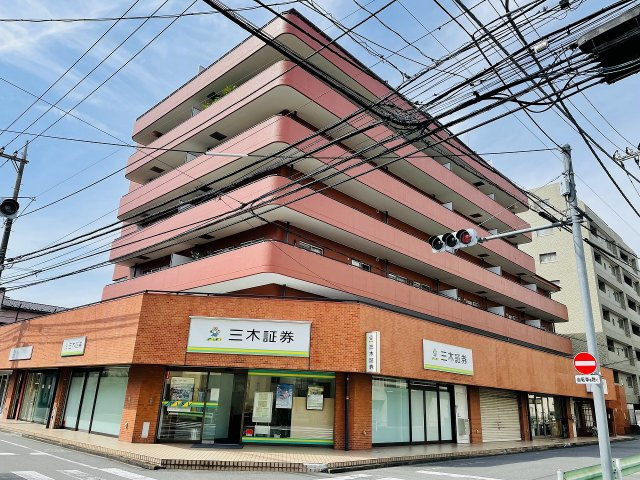 ～商業施設が徒歩圏内に充実しています～