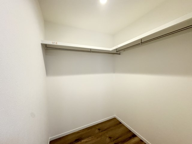 寝室のウォークインクローゼット