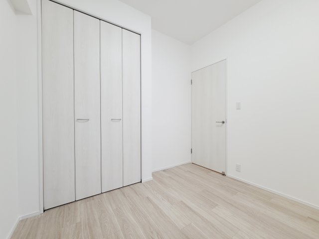 〇シンプルですっきりとした室内は飽きのこない居心地の良い雰囲気。自分好みの空間を創り上げてください。