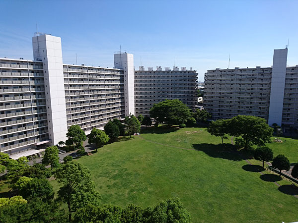 敷地内公園の緑に癒されます。