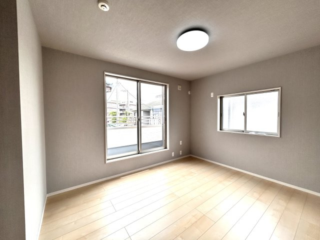 広々約8帖の洋室♪主寝室にピッタリです☆
