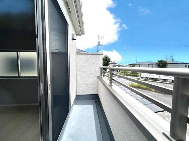 2面バルコニー南向きで陽当たり良好です♪