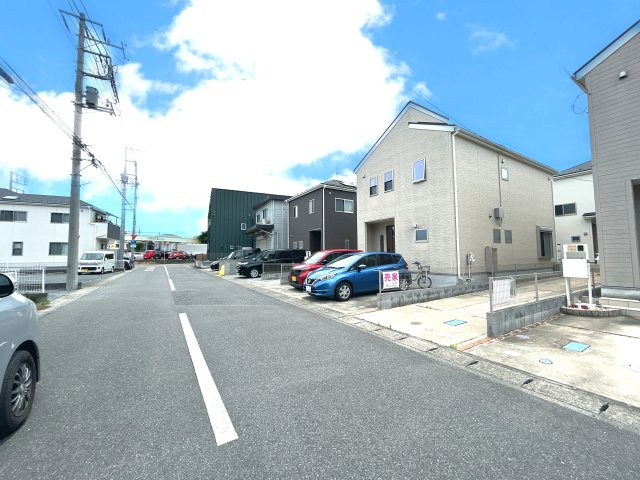 前面道路含む現地写真です