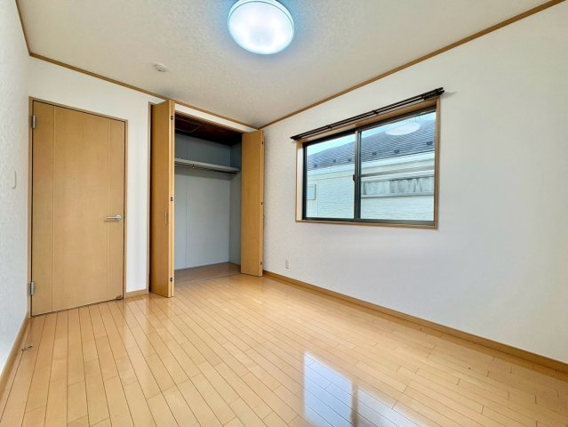 6帖　2面採光で開放感あるお部屋です