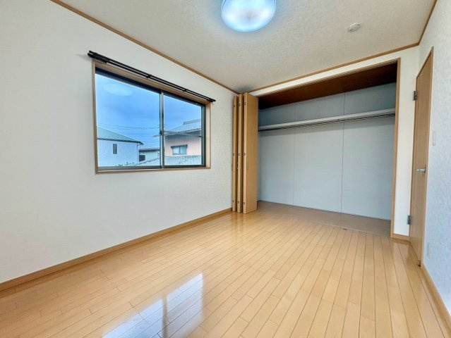 6帖　全居室収納で収納豊富です　