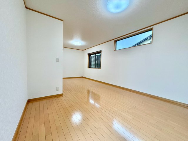 LDK22.5帖　ソファーや椅子等置いてリビングでゆっくり過ごせます