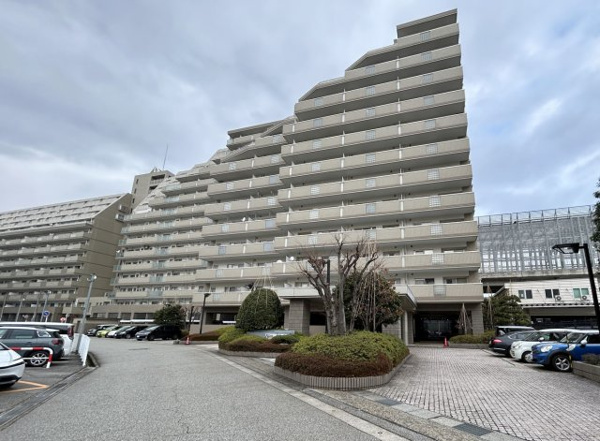 【富山市明輪町(アパガーデンハイツ富山駅前東館)の外観】