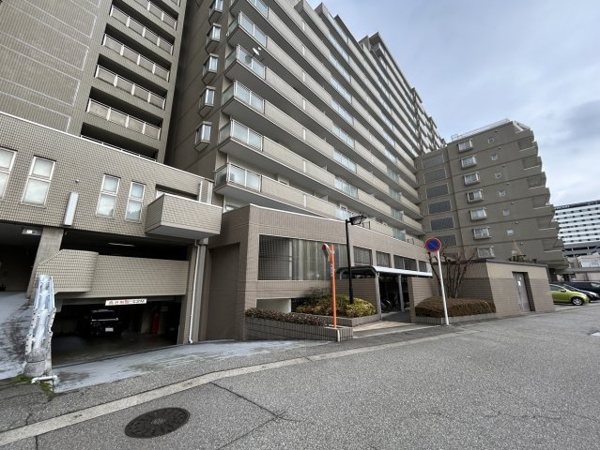 【富山市明輪町(アパガーデンハイツ富山駅前東館)の外観】