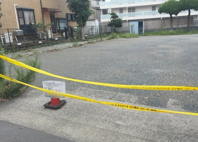 土地の面積＝住宅面積ではありません。建ぺい率の問題などで、土地のある場所によって住宅を建てられる面積は限られています。高さもしかり、「土地」という言葉の中には、建築条件も含まれると考えておきましょう。