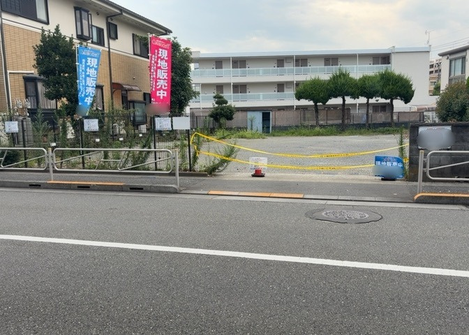 隣家の土地はどうなっているのか、生活利便施設が近くにあるのか、学校まで近いかなど、お客様のライフスタイルにあわせたイメージが重要です。また、近くにあると困る施設が近くにないかも確認するといいでしょう。