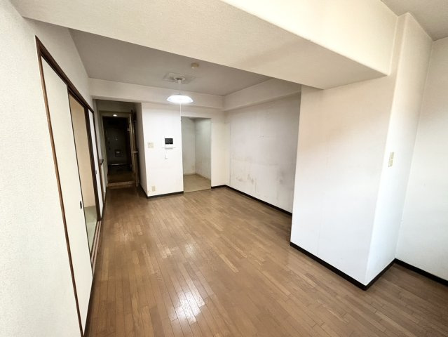省エネ給湯器とは従来型の給湯器より熱効率が高く、少ない燃料でたくさんのお湯を沸かすことが出来る高効率な給湯器のことを指します。また、省エネ給湯器には種類があり、利便性や効果なども様々です。