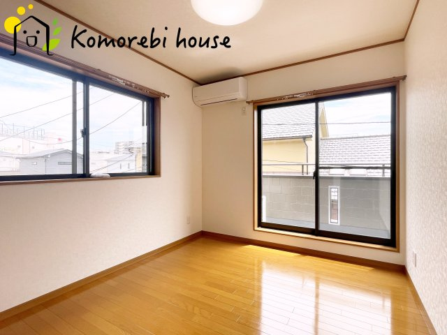 落ち着いた色調の洋室です